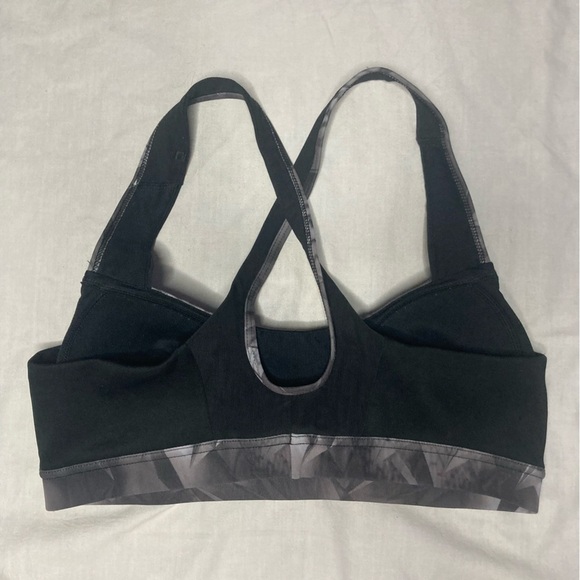 Adidas Supernova Black and Gray Sports Bra with Racerback Design Size Medium - Picture 4 of 8